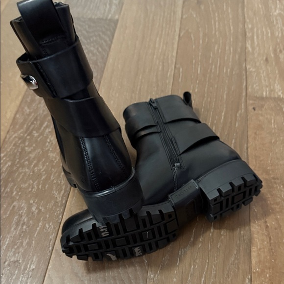 Ecco Black Ankle Boots with Metallic Detail - Picture 4 of 11